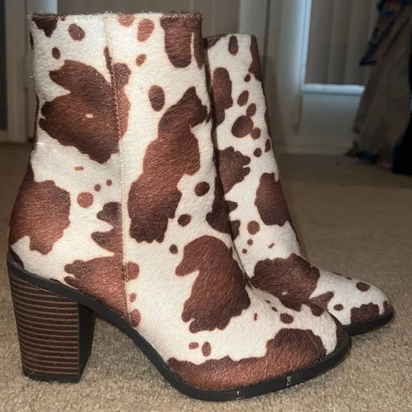 Stay Trendy Booties in Brown (cow hide ) - Picture 2 of 8